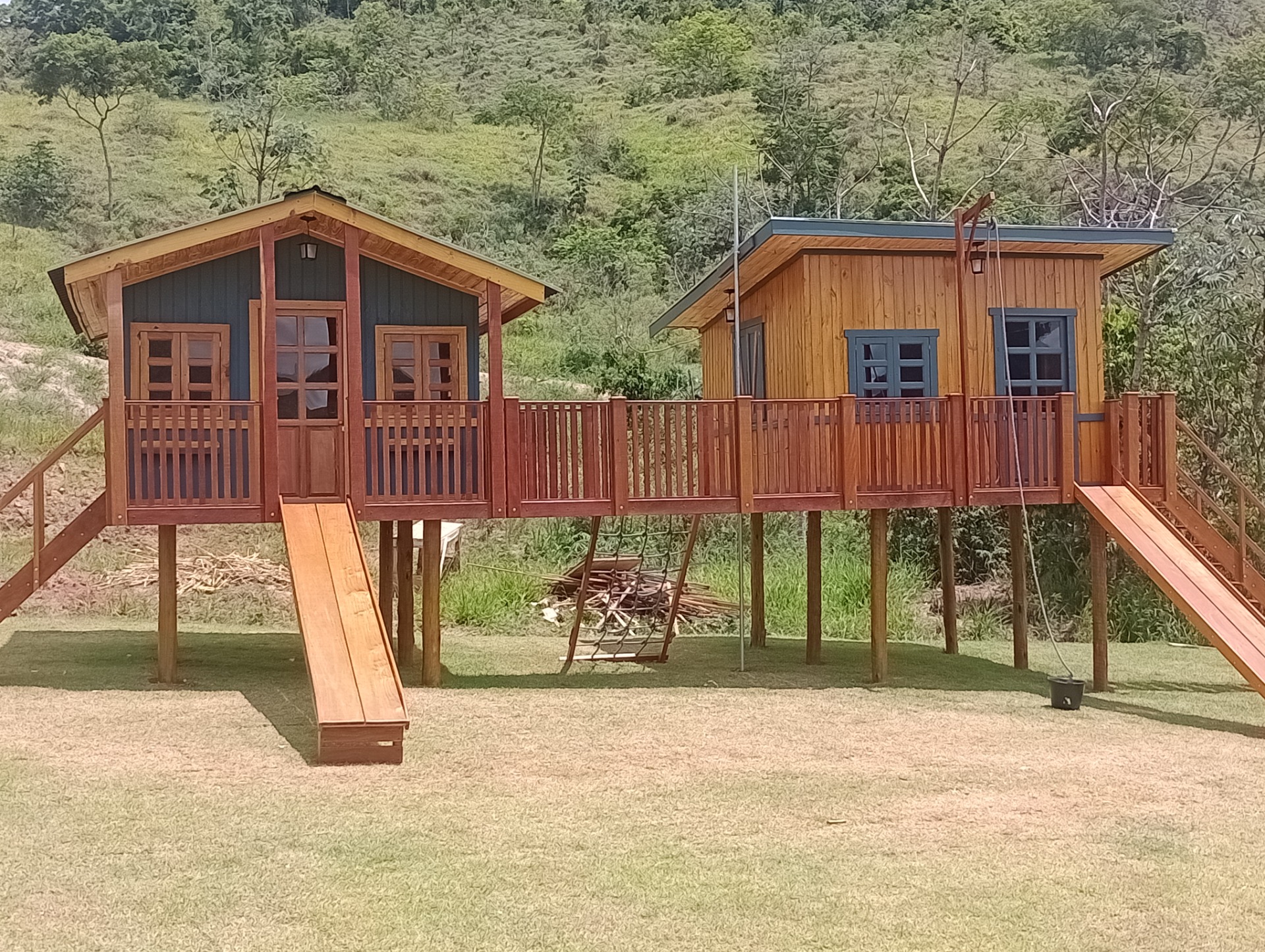 Casinha Dupla + ponte de 3m Construída em Minas Gerais